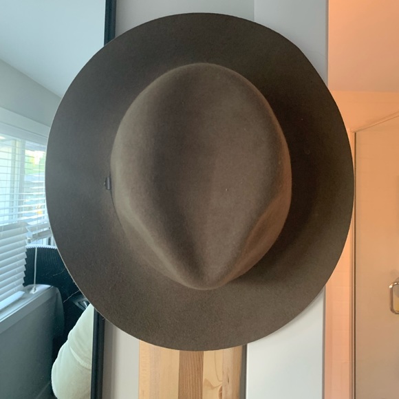 Moss green hat - Picture 2 of 2